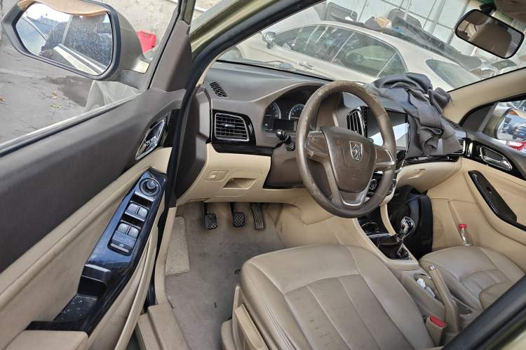 Used Baojun 730 2014 1.5L manual Comfort version 7 seats