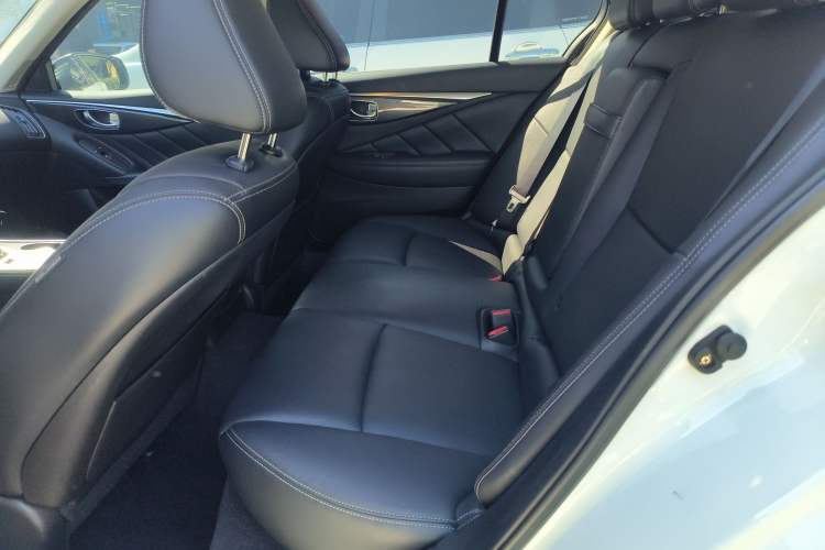 Used Infiniti Q50 2014 2.0T Comfort Edition
