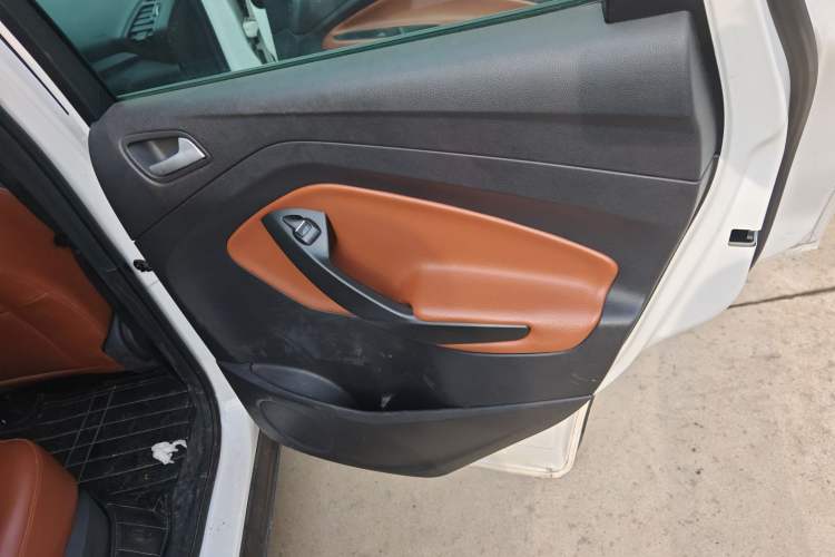 Used Ford Kuga 2018 EcoBoost 180 Two-Wheel-Drive Cognac Special Edition
