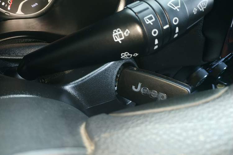 Used  Renegade 2018 Connected Large Screen Version 180T Automatic High-Energy Edition
