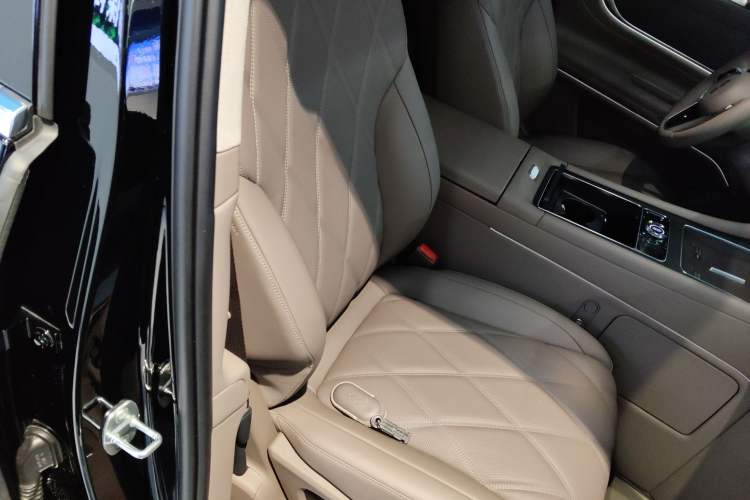 Used Hima AITO M9 2025 Extended-Range Ultra Version 52 kWh 6-Seater
