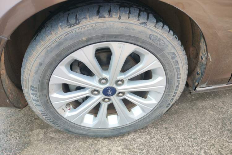 Used Ford Escort 2015 1.5L Automatic Fashion Model
