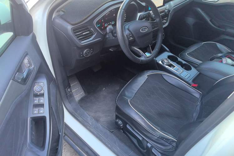 Used Ford Focus 2019 Two-Door EcoBoost 125 Automatic Trendy Model China V Standard