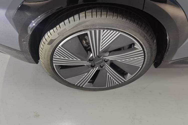 Used Lynk & Co 08 EM-P 2025 220 km All-Wheel-Drive Performance Halo
