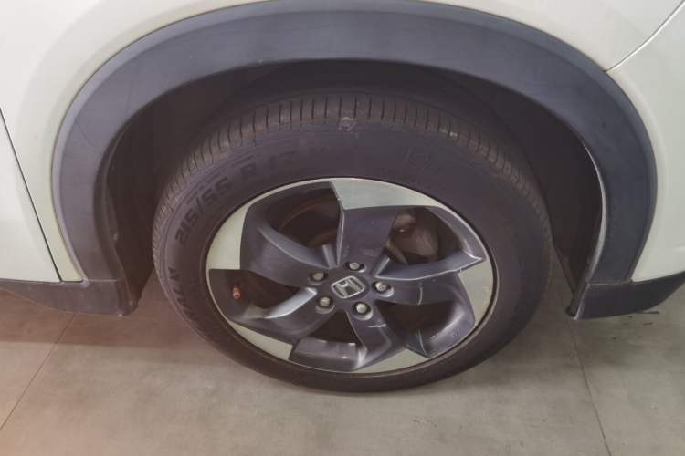 Used Honda Vezel 2015 1.8L CVT 2WD Luxury Model
