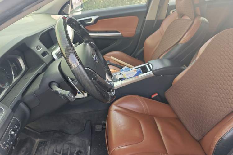 Used Volvo V60 2015 T5 Zhiya Edition