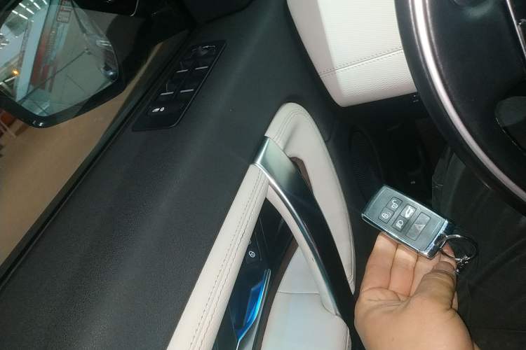 Used Land Rover Discovery Sport 2020 249 PS R-Dynamic Performance Tech Edition 7 Seats