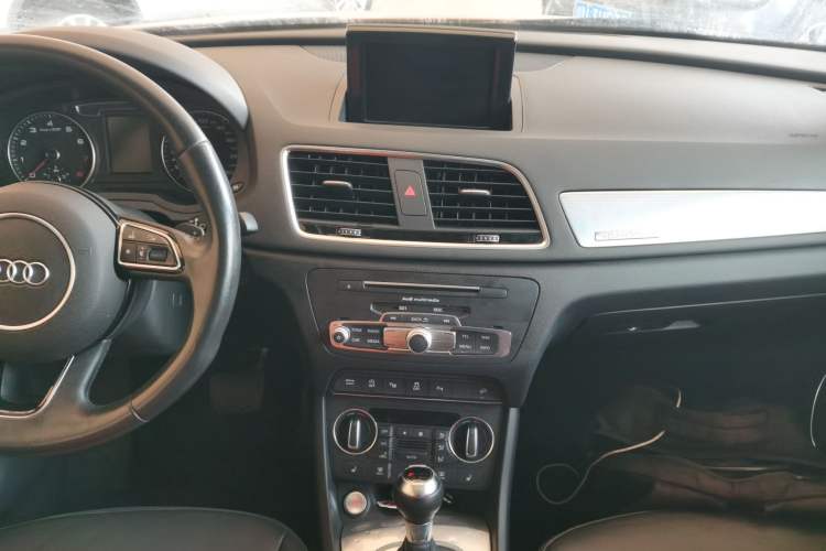 Used Audi Q3 2016 40 TFSI quattro all-wheel drive style model