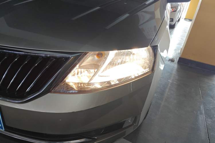 Used Skoda Rapid 2019 1.5L Automatic Comfort Edition China VI Standard
