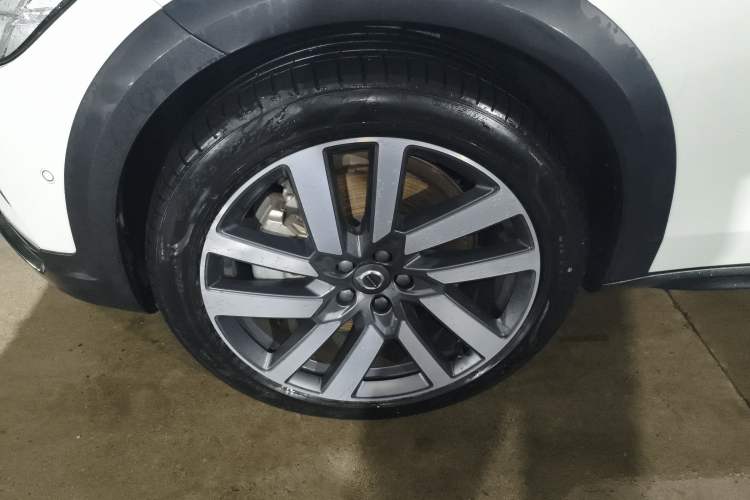 Used Volvo V90 2024 Cross Country B5 AWD Prestige Edition
