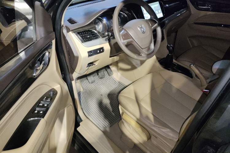 Used Baojun 730 2016 1.5L Manual Comfort Version 7 Seats China V Emission Standard
