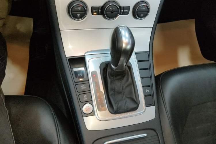 Used Volkswagen Magotan 2015 Facelift 1.8TSI Luxury Model
