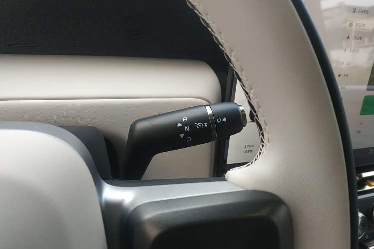 Used  V23 2025 401 Two-Wheel Drive Advanced Edition
