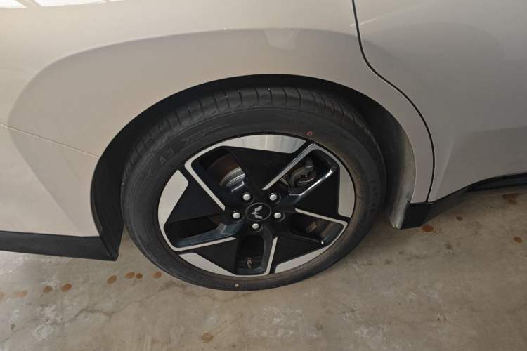 Used Wuling E5 2024 510 km Standard Version
