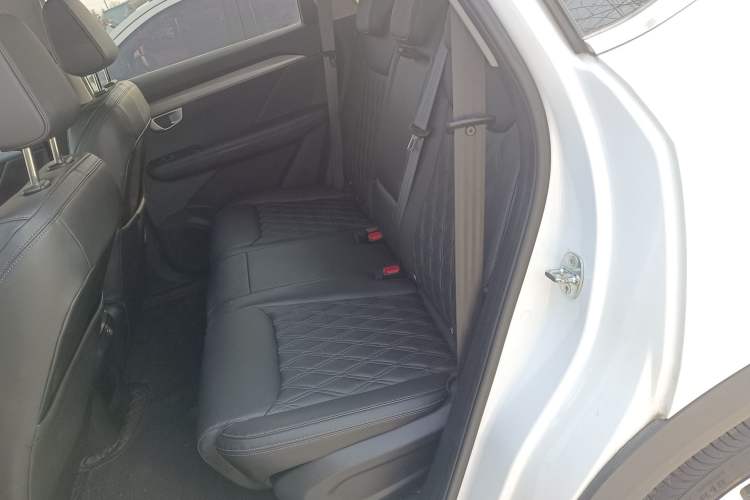 Used Wuling Asta 2022 2.0L DHT Electric-Speed Version
