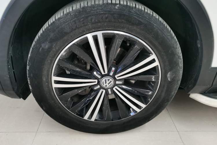 Used Volkswagen Tiguan L 2019 Updated Version 330TSI Automatic Two-Wheel Drive Panoramic Comfort Edition China VI Standard
