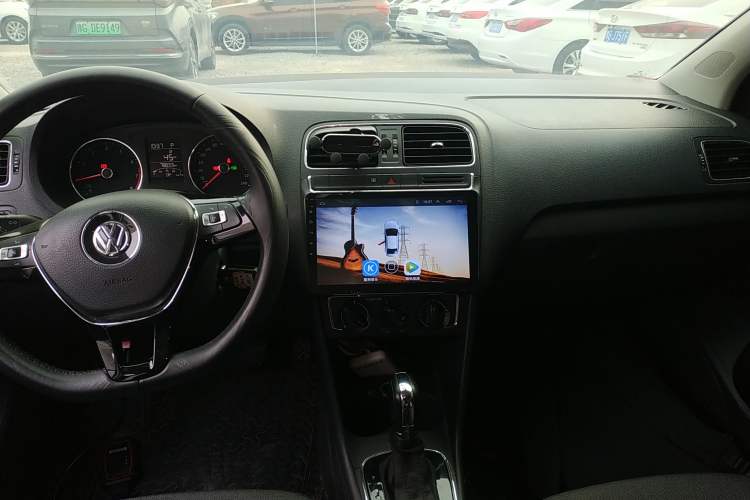 Used Volkswagen Polo 2016 1.6L Automatic Comfort Model
