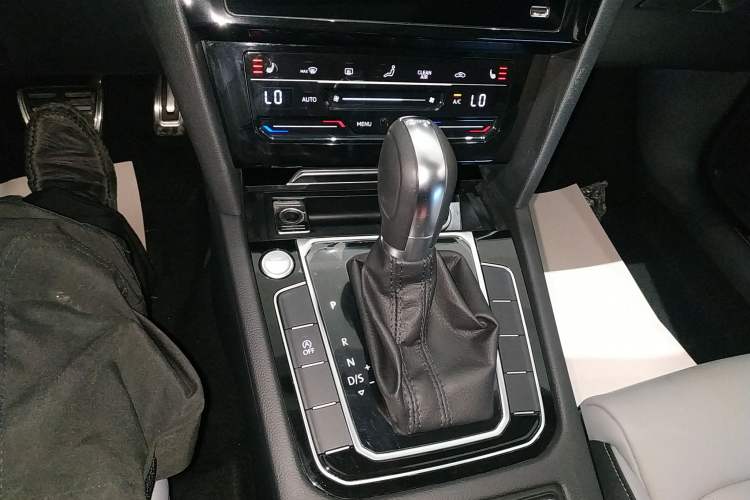 Used Volkswagen Magotan 2023 2 Million Units Limited Edition 330TSI DSG Leading Version
