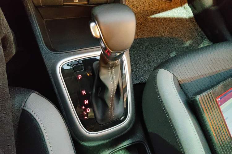 Used Kia kx1 Stonic 2021 1.4L CVT Sunroof Model
