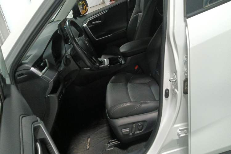 Used Toyota Wildlander 2023 2.0L CVT Four-Wheel Drive Luxury PLUS Edition
