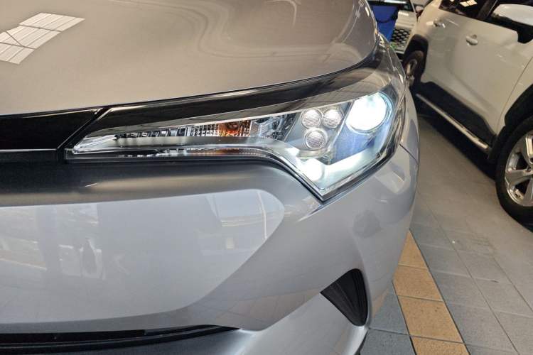 Used Toyota IZOA 2018 2.0L Yichi Version China VI Standard
