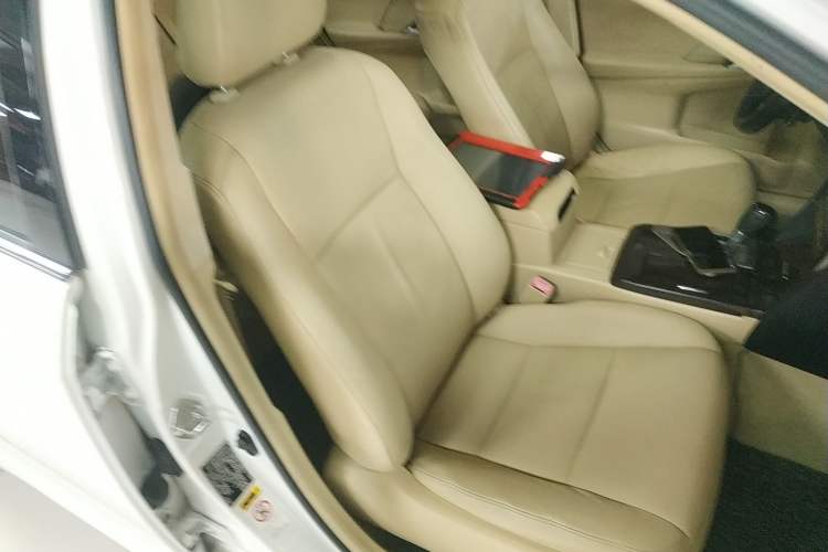 Used Toyota Camry 2015 Dual-Engine 2.5 HG Luxury Navigation Edition
