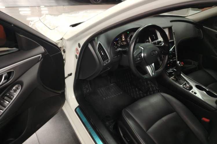 Used Infiniti Q50L 2018 2.0T Enjoyment Version China VI Standard
