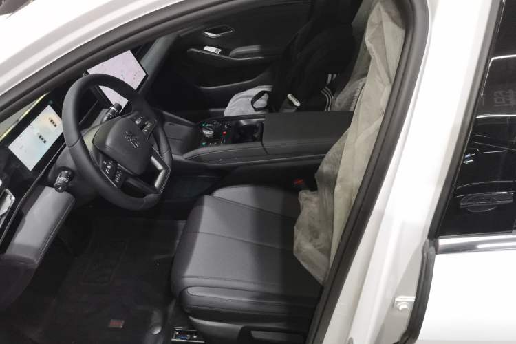 Used BYD Qin L 2025 DM-i Smart Drive 80KM Leading Model