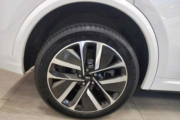 Used Li Auto L8 2023 Pro Model
