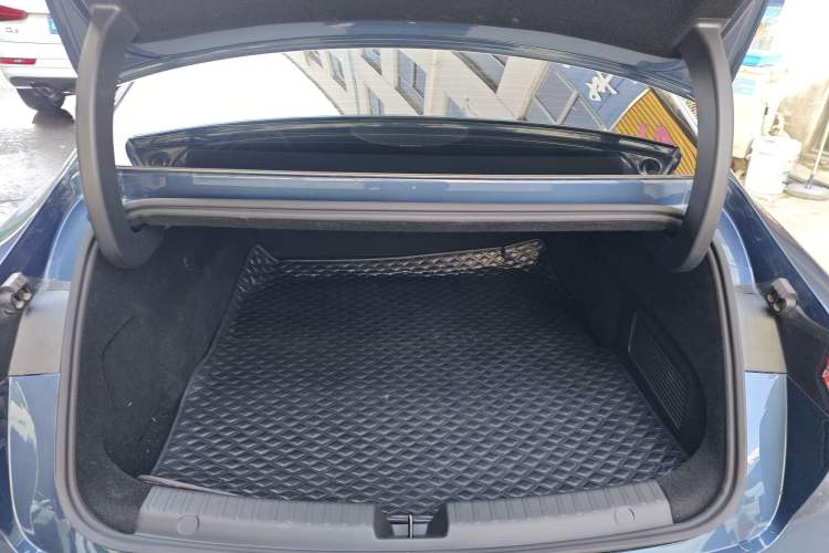 Used  Galaxy 8 2025 130km EM-i Deluxe Edition
