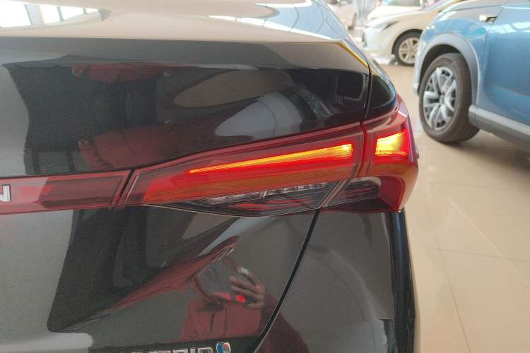 Used Toyota Avalon 2023 Dual-Engine 2.5L Luxury Edition
