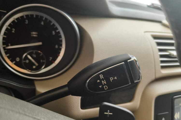 Used Mercedes-Benz R-Class 2017 R 320 4MATIC Business Edition Prestige Model
