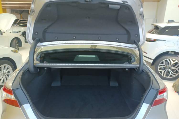 Used Toyota Camry 2021 2.0G Luxury Edition
