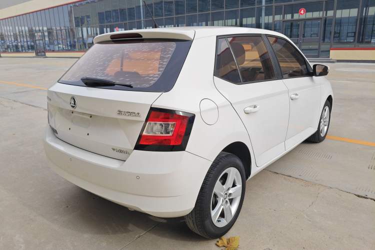 Used Skoda Fabia 2016 1.4L Automatic Car Enjoy Edition
