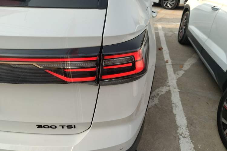 Used Volkswagen Tharu 2024 300TSI Two-Wheel-Drive Moon Luxury Edition