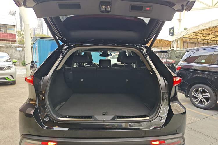 Used Toyota Harrier 2022 2.0L CVT Two-Wheel Drive Deluxe Edition
