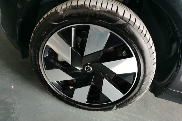 Used Volvo XC60 New Energy 2025 Plug-in Hybrid Long-Range All-Wheel Drive Smart Luxury Edition
