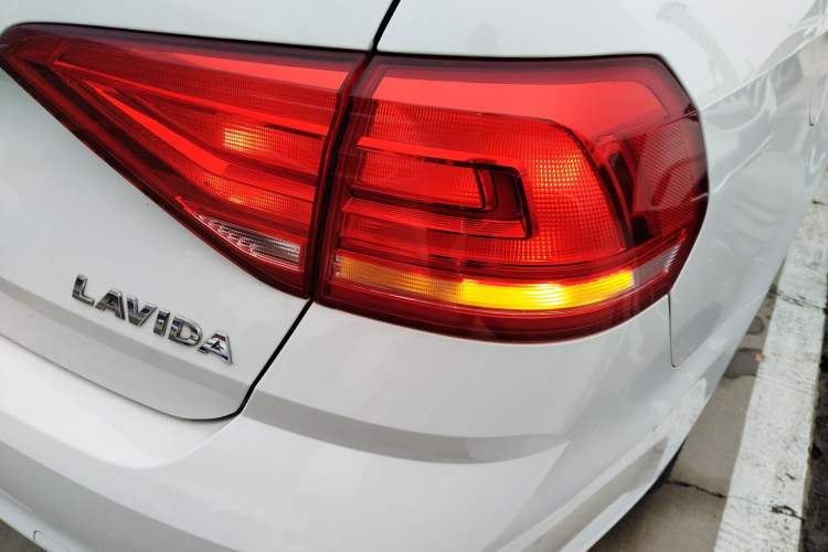 Used Volkswagen Lavida 2018 Classic 1.5L Automatic Fashion Edition China VI Standard
