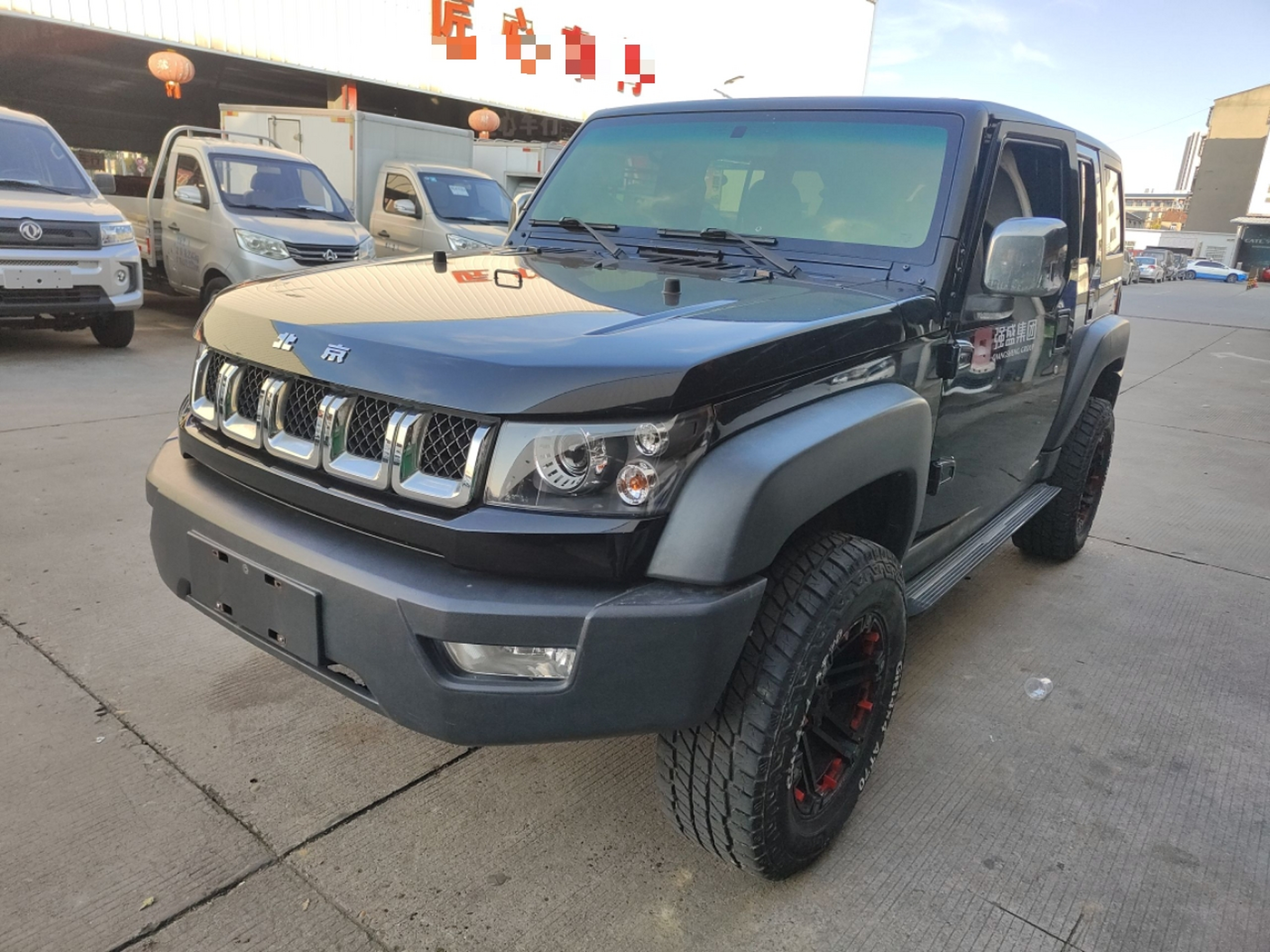 تحت مقدمة السيارة