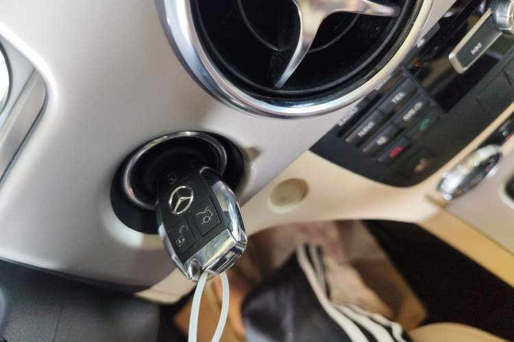 Used Mercedes-Benz GLK-Class 2013 GLK 300 4MATIC Dynamic Sunroof Model