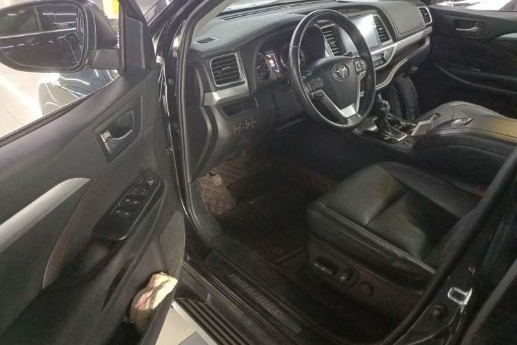 Used Toyota Highlander 2018 2.0T Four-Wheel Drive Luxury Version 7 Seats China VI Standard
