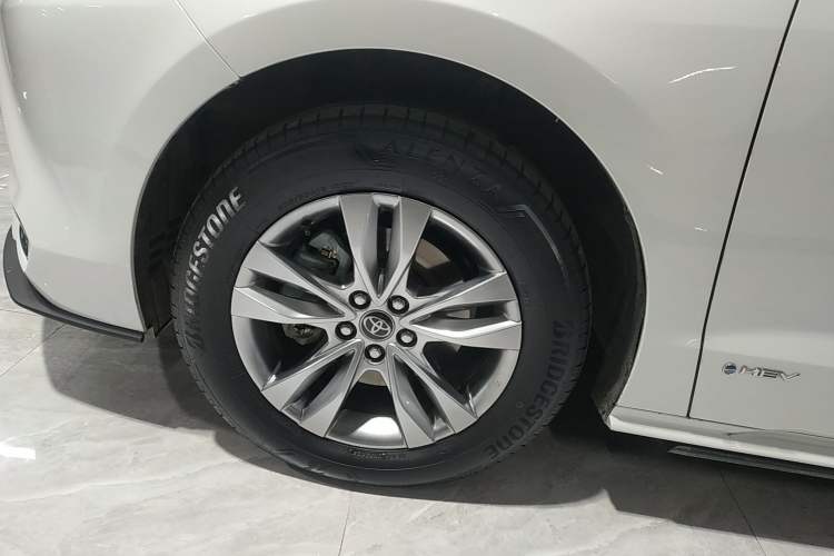 Used Toyota Sienna 2024 2.5L Hybrid Comfort Edition
