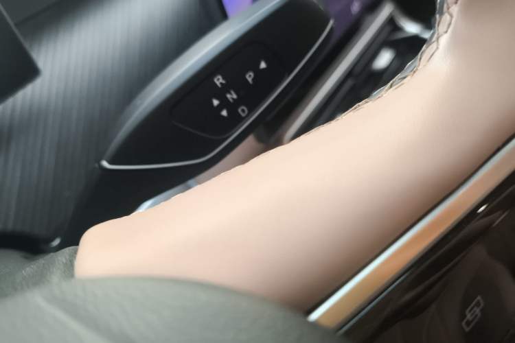 Used Chery Tiggo 8 L 2024 2.0T Two-Wheel Drive Prestige Version 5 Seats
