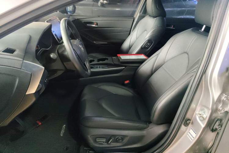 Used Toyota Avalon 2019 Dual-Engine 2.5L Luxury Edition China VI Standard
