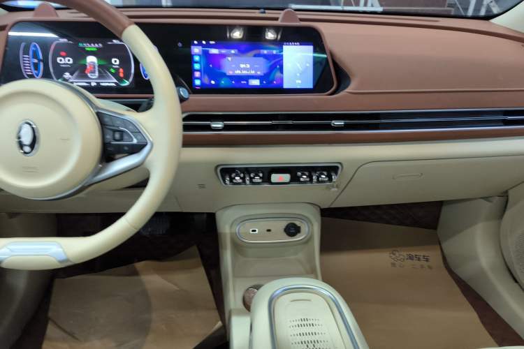 Used ORA Good Cat 2023 401 km Standard Range Premium Version Lithium Iron Phosphate
