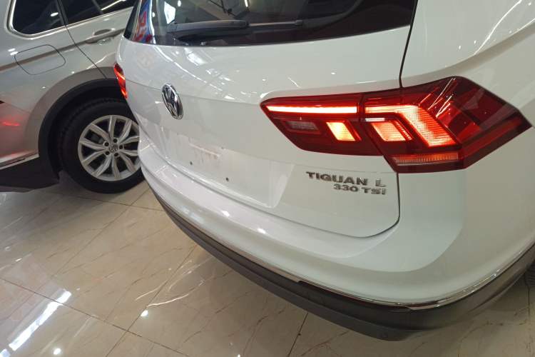 Used Volkswagen Tiguan L 2020 330TSI Automatic Two-Wheel Drive Smart Luxury Edition China VI Standard
