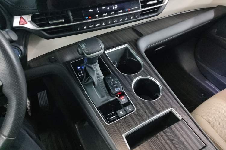 Used Toyota Granvia 2023 2.5L Hybrid Prestige VIP Edition