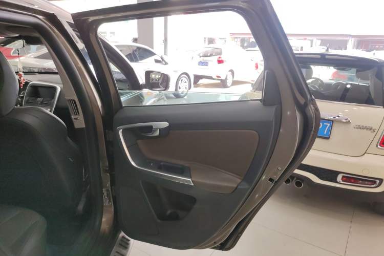 Used Volvo XC60 2015 T5 AWD Zhiyuan Edition
