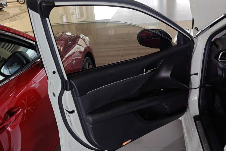 Used Toyota Camry 2019 2.5S FENGSHANG Version China VI Standard
