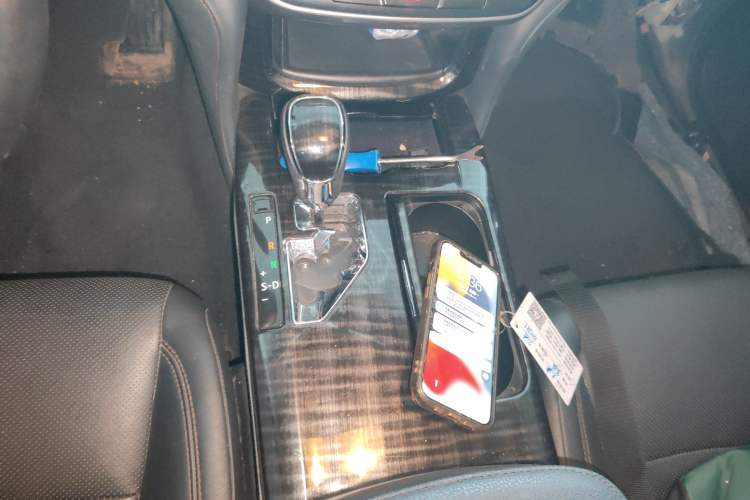 Used Toyota Crown 2015 2.0T Fashion Edition
